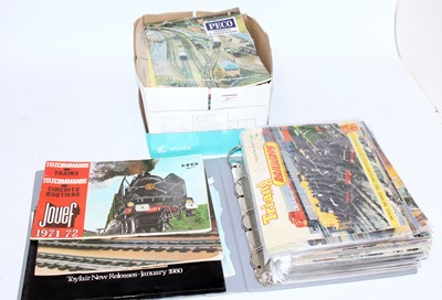 Lot 895 - Very large quantity of OO/HO gauge catalogues:-...