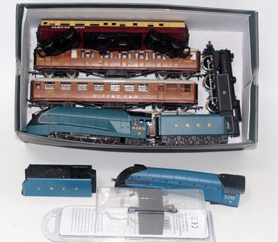 Lot 907 - Hornby R2888M "Kingfisher" A4 LNER 4483 loco...