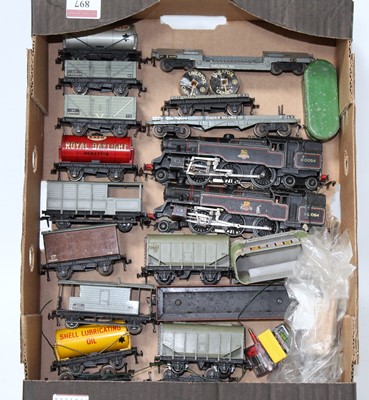 Lot 897 - Small tray containing playworn Hornby Dublo...