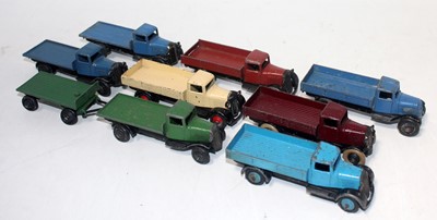 Lot 2142 - One tray containing early series Dinky Toys...