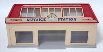 Lot 2153 - A Dinky Toys No. 785 Service Station kit, kit...