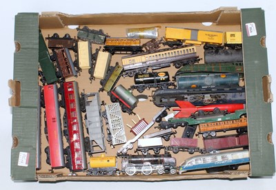 Lot 950 - 2 trays of mixed makes rolling stock, items by...