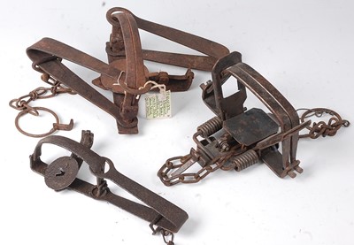 Lot 370 - * A Victor folding trap, having 3 1/2" smooth...
