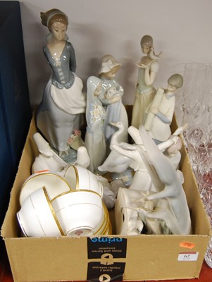 Lot 62 - A collection of ceramics to include Lladro...
