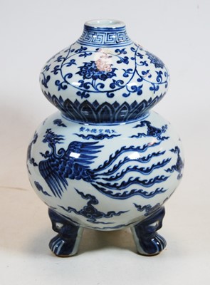 Lot 122 - A Chinese export blue & white double gourd...