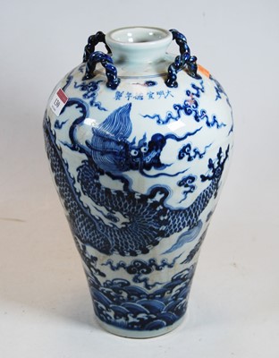Lot 130 - A Chinese export blue & white Meiping shaped...