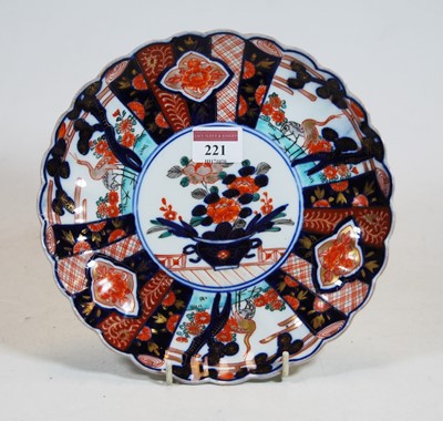 Lot 221 - An early 20th century Japanese Imari plate of...