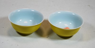Lot 242 - A pair of Chinese export porcelain bowls, each...