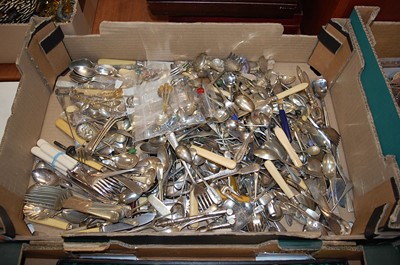 Lot 305 - A box of miscellaneous loose silver plated...