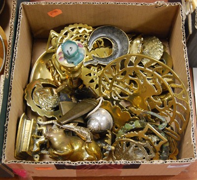 Lot 306 - A box of miscellaneous metalware to include...