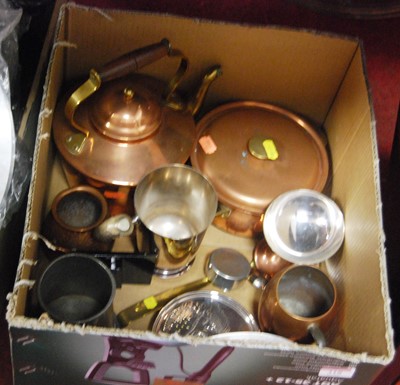 Lot 318 - A small collection of miscellaneous metalware...