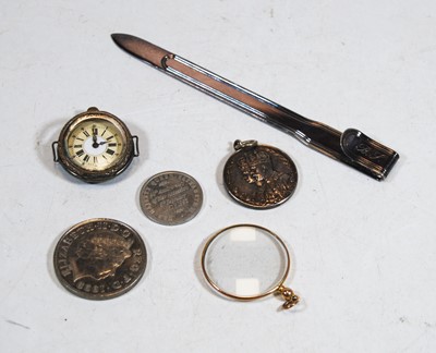 Lot 348 - A small collection of miscellaneous items, to...