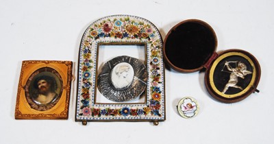 Lot 349 - A small collection of miscellaneous items, to...