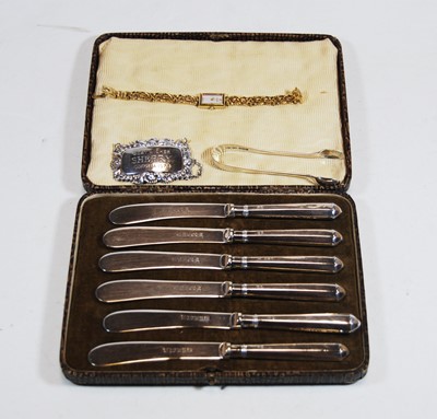 Lot 354 - A cased set of six George V tea knives each...