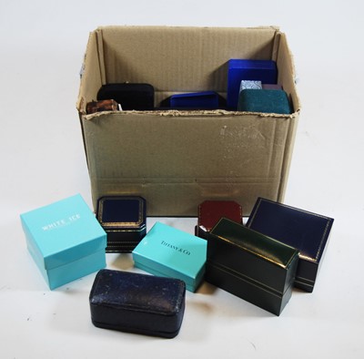 Lot 364 - A collection of empty jewellery boxes to...