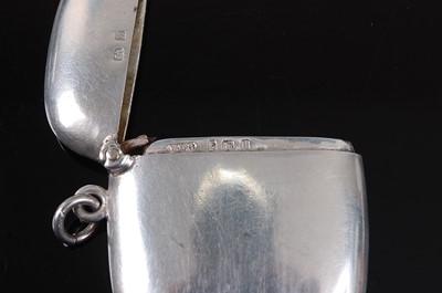 Lot 2101 - An Edwardian silver vesta, of hinged...