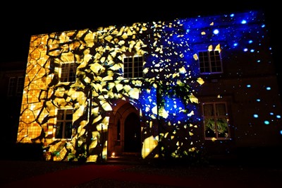 Lot 174 - Pop up projection to add wow to your event.  ...