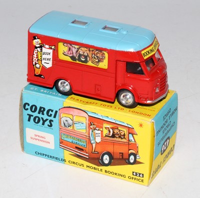 Lot 1687 - A Corgi Toys No. 426 Chipperfields Circus...