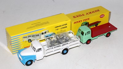 Lot 2186 - A Dinky Toys Atlas edition diecast group to...