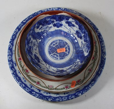 Lot 35 - A Chinese blue and white dish, 31cm dia.,...