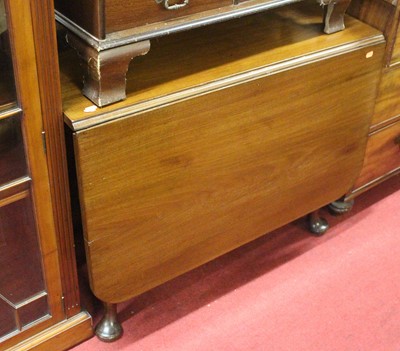 Lot 1222 - An early 20th century mahogany drop leaf...