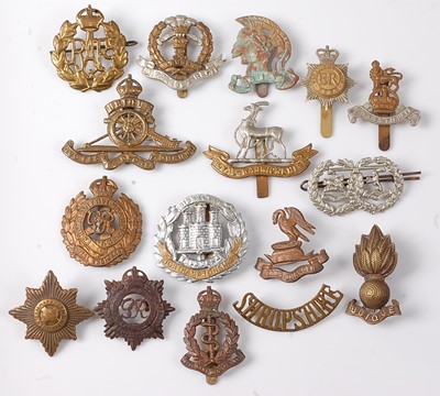 Lot 65 - A collection of miscellaneous militaria to...