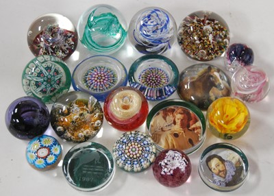 Lot 84 - A collection of 20 various glass paperweights,...