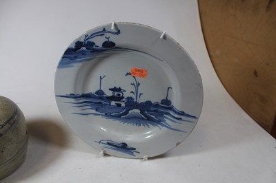 Lot 68 - A 19th century Chinese blue and white export...