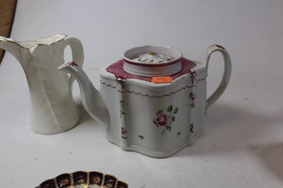 Lot 72 - A 19th century New Hall porcelain teapot,...