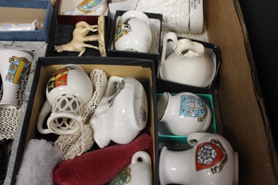 Lot 87 - A box of assorted crested cabinet china,...