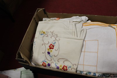 Lot 88 - Two boxes of miscellaneous linen to include...