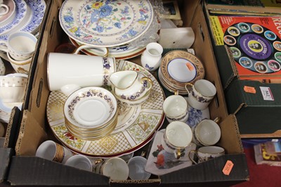 Lot 91 - Two boxes of various ceramics to include a...