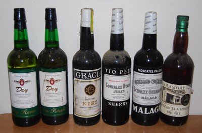 Lot 1253 - Dolamore Manzanilla Special Extra Dry Sherry,...