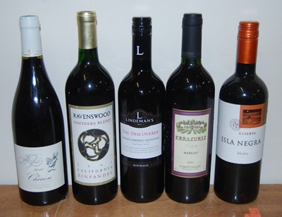 Lot 1028 - Assorted red table wines, to include Garnacha...