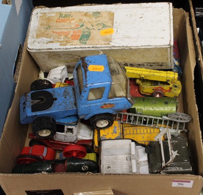 Lot 96 - A box of assorted loose and playworn diecast...