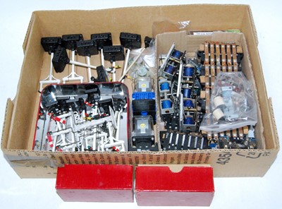 Lot 616 - Tray containing various Hornby Dublo electric...