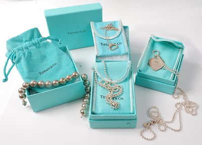 Lot 2219 - A selection of four pieces of Tiffany...