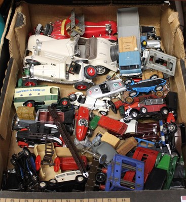 Lot 98 - A box of loose and playworn diecast toy...