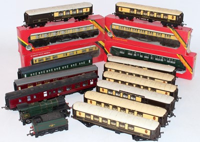 Lot 523 - Boxed Hornby R454, 2x R429 GWR coaches (G-BG),...