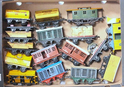 Lot 294 - Large tray of 17 Hornby 4-wheel wagons, pre-...