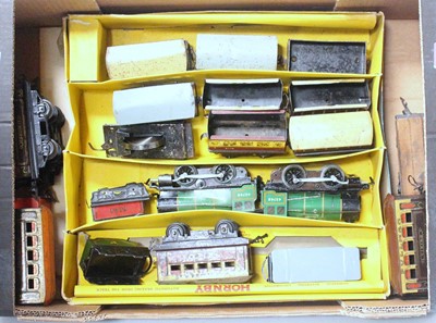 Lot 297 - Large tray containing mainly Hornby items: 2x...