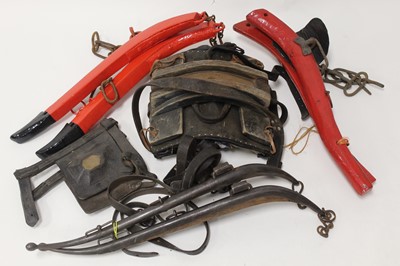 Lot 414 - * A collection of horse tack, to include a...