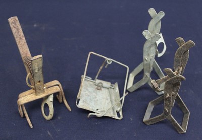 Lot 431 - * A Defiance scissor action mole trap, circa...