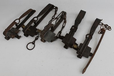 Lot 445 - * An early 20th century gin trap, having 4"...