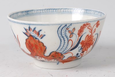 Lot 2058 - A Lowestoft porcelain tea bowl, decorated in...