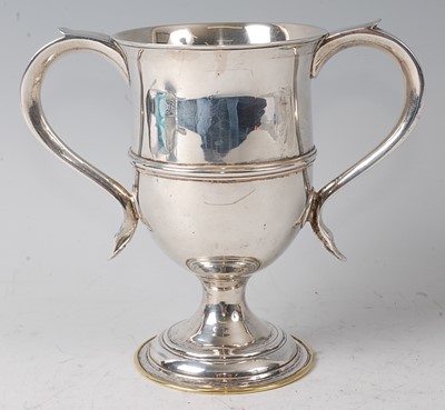 Lot 2172 - A George III silver twin handled loving cup,...