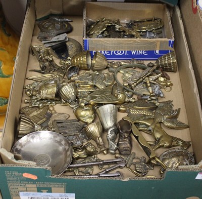 Lot 117 - A box of miscellaneous metalware to include an...