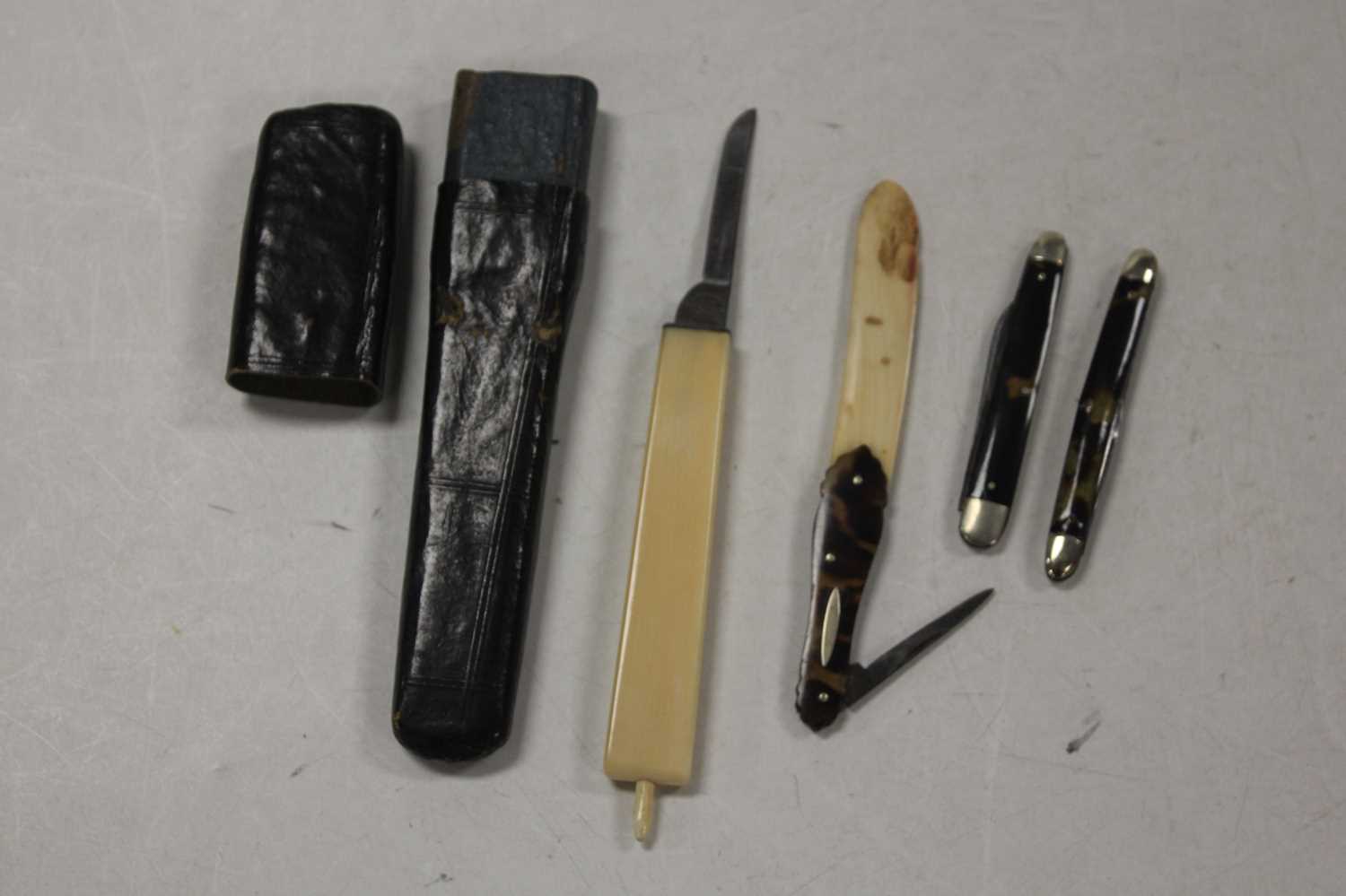 Lot 414 - A 19th century quill knife, the steel blade...