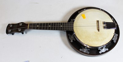 Lot 87 - A 20th century Melody-Uke banjolele, 59cm