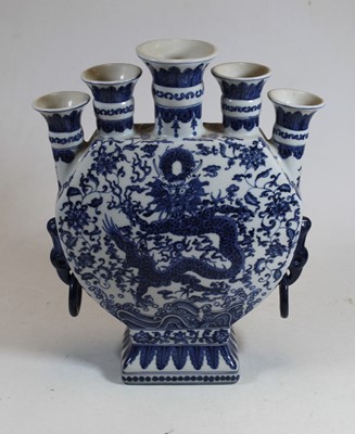 Lot 85 - A Chinese export blue & white five necked vase,...